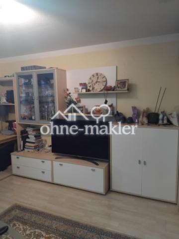 Schrankwand mit Vitrine