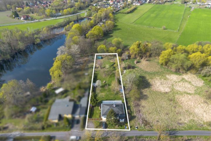 gesamtes Grundstück