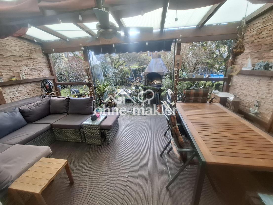 Terrasse mit Überdachung