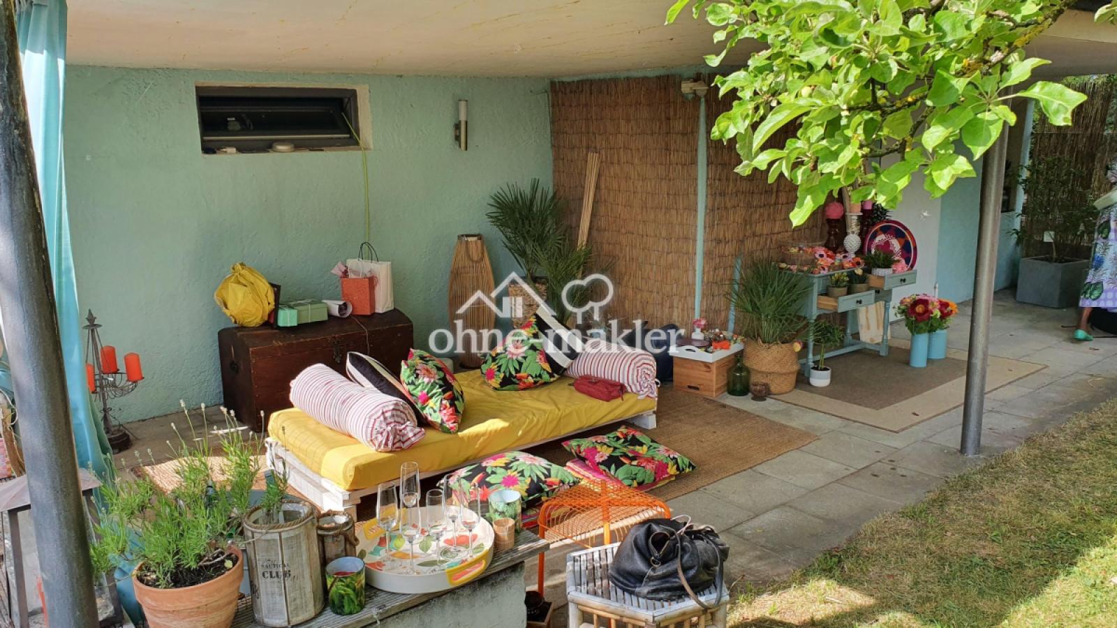 Lounge Ecke unter Terrasse