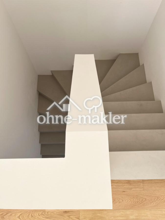 Treppenabgang mit Brüstung