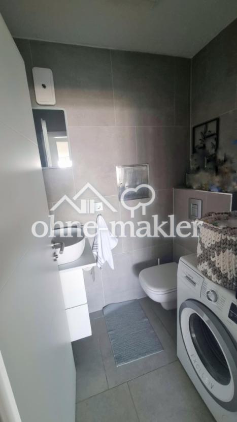 WC und Waschmaschine