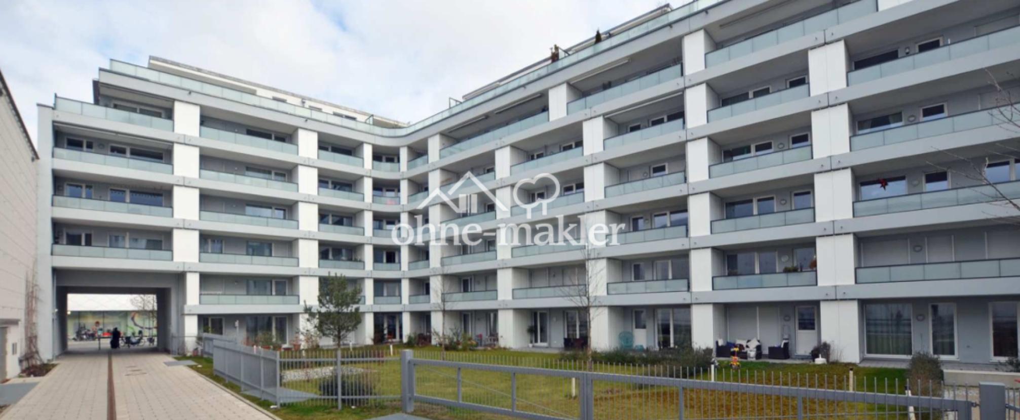 Außenansicht Gebäude, Balkon