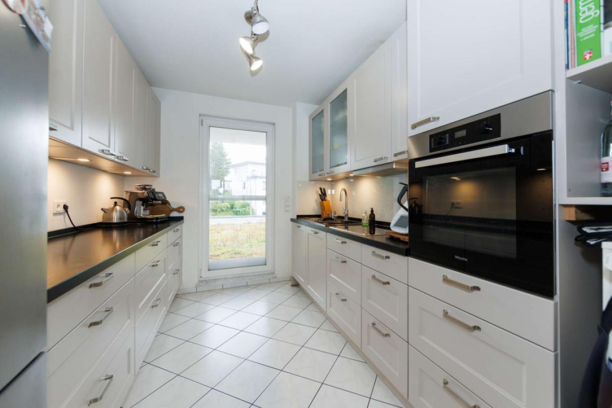 Moderne, neuwertige Einbauküche