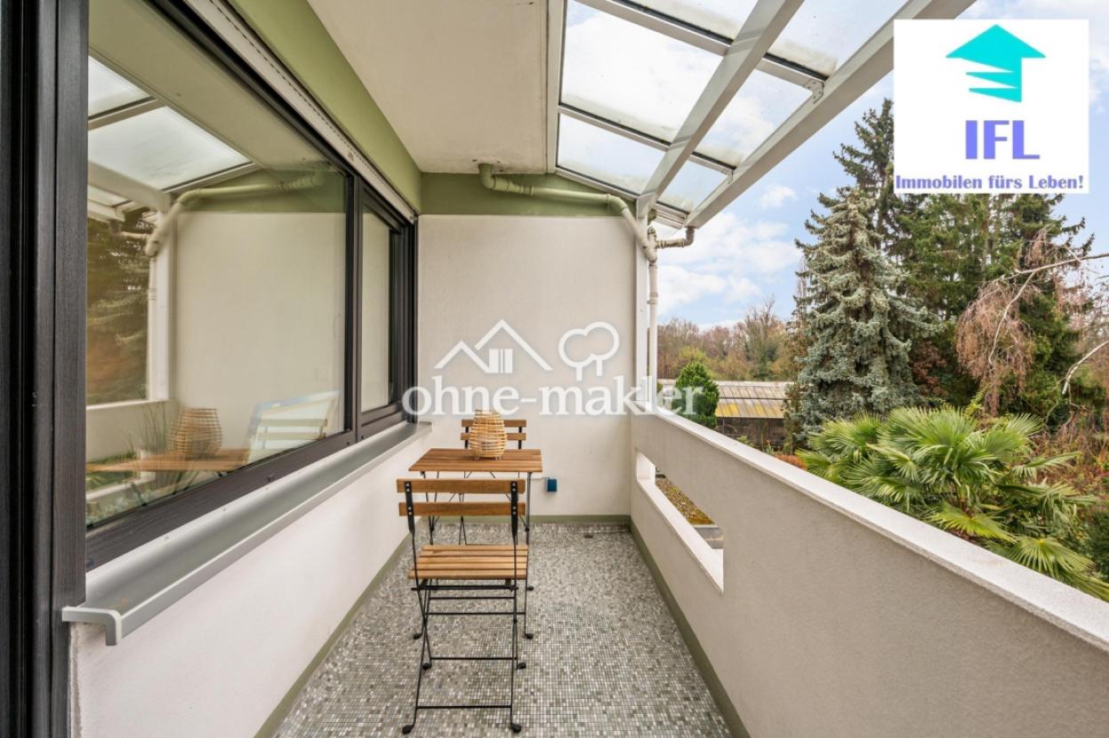 Große Loggia mit Gartenblick