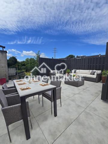 Möbelierte Terrasse