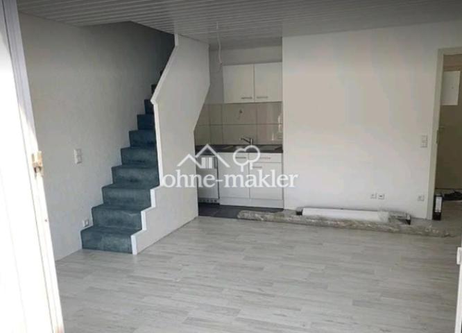 Wohnzimmer mit Treppenaufgang