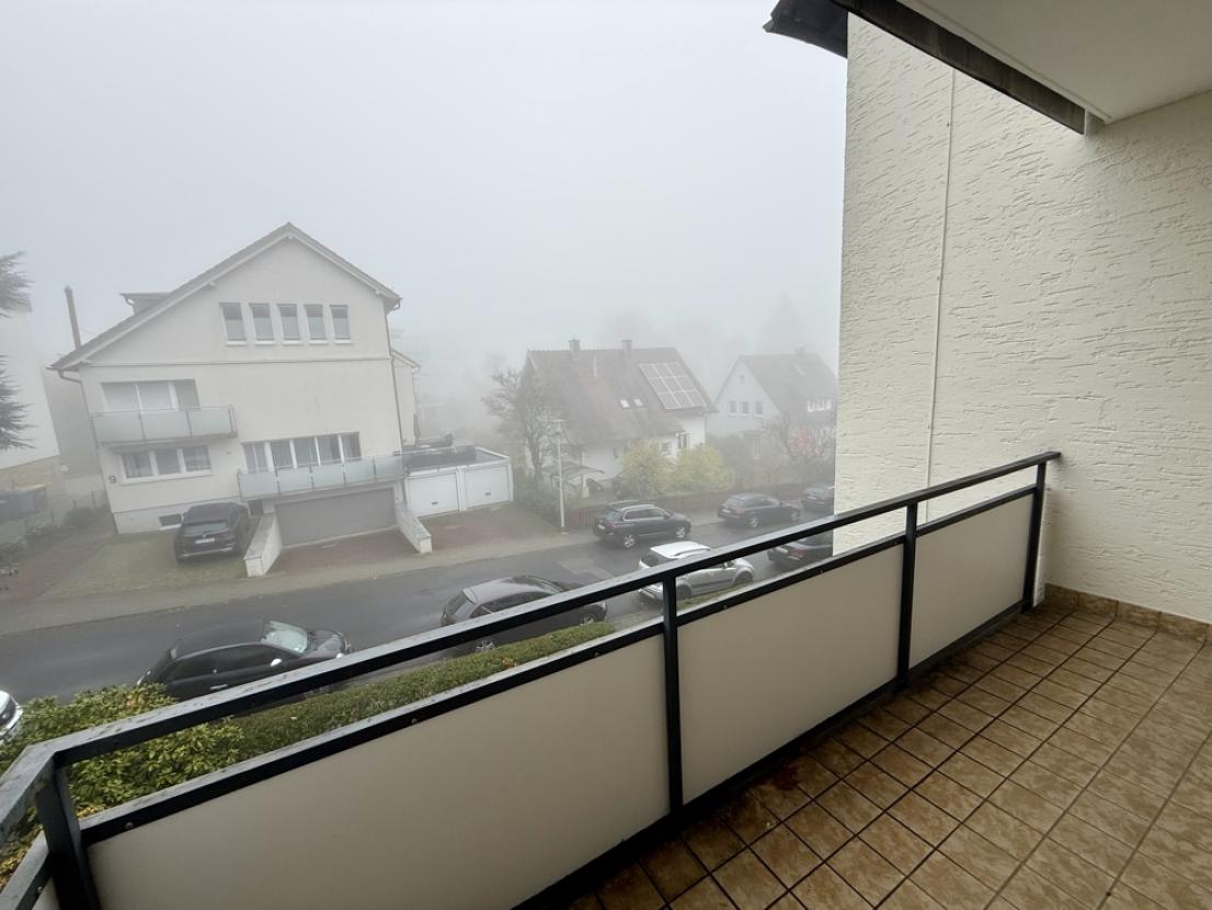 Ausblick Balkon Straße