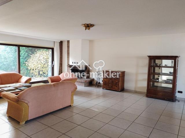 Wohnzimmer mit Kamin