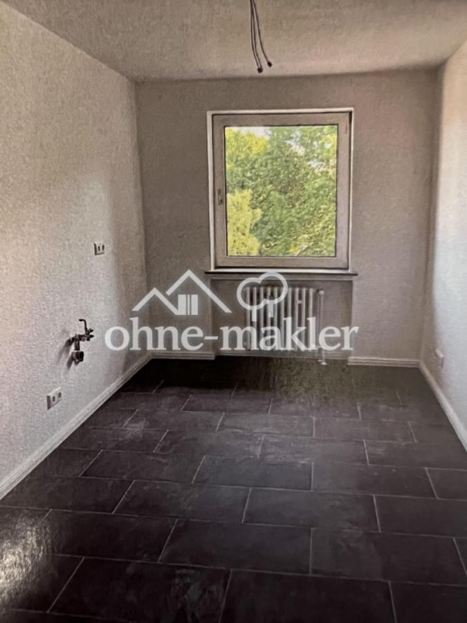 Küche geräumig u. neu gefließt