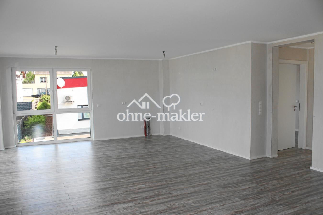 Wohnzimmer mit offener Küche