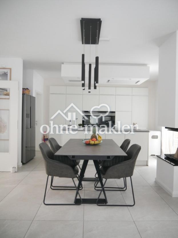 Essbereich mit Blick zur Küche