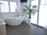 Bad mit freistehender Wanne