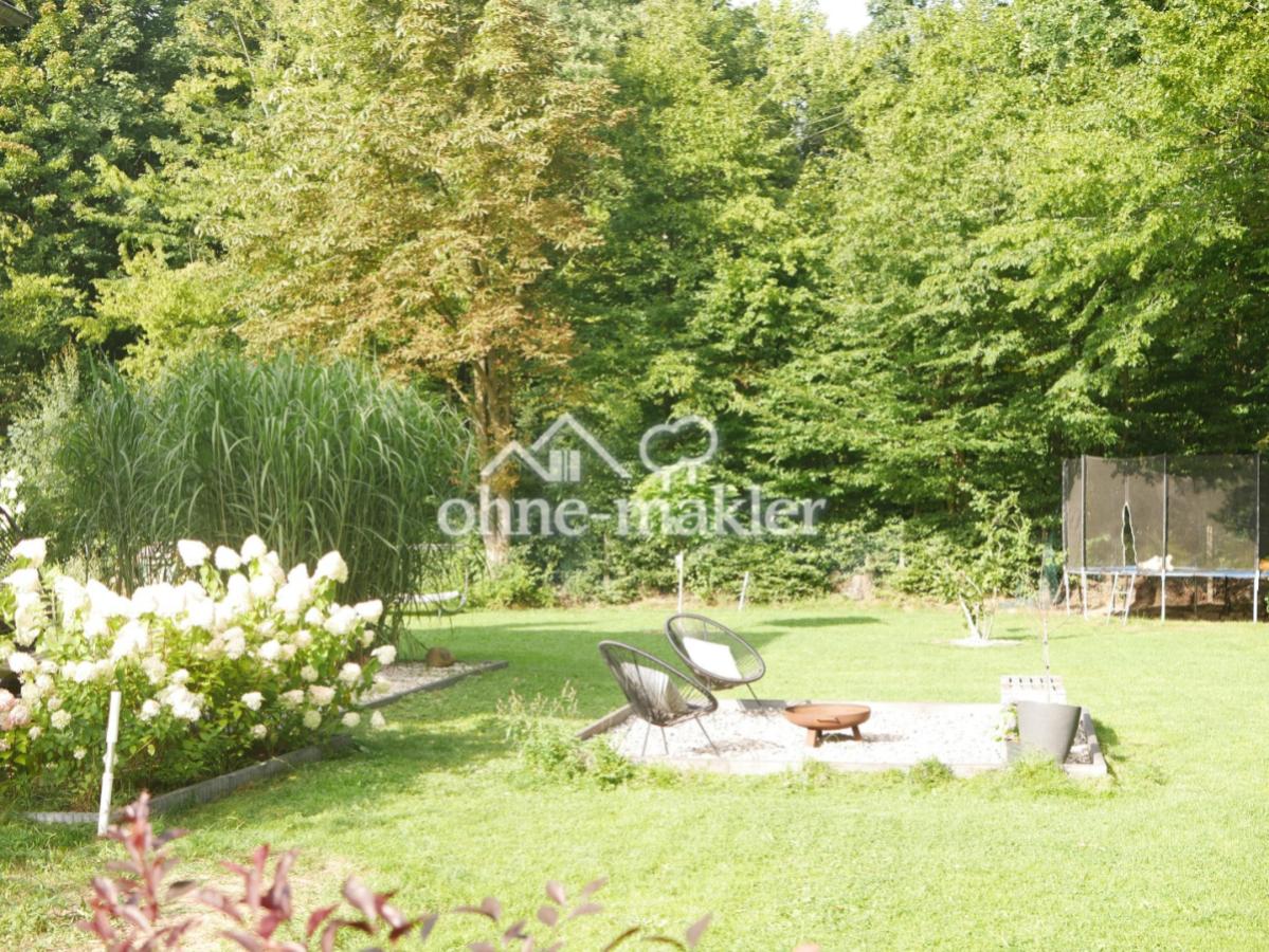 Garten mit Feuerstelle