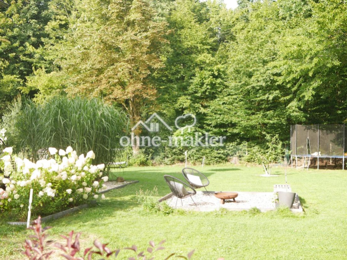 Garten mit Feuerstelle