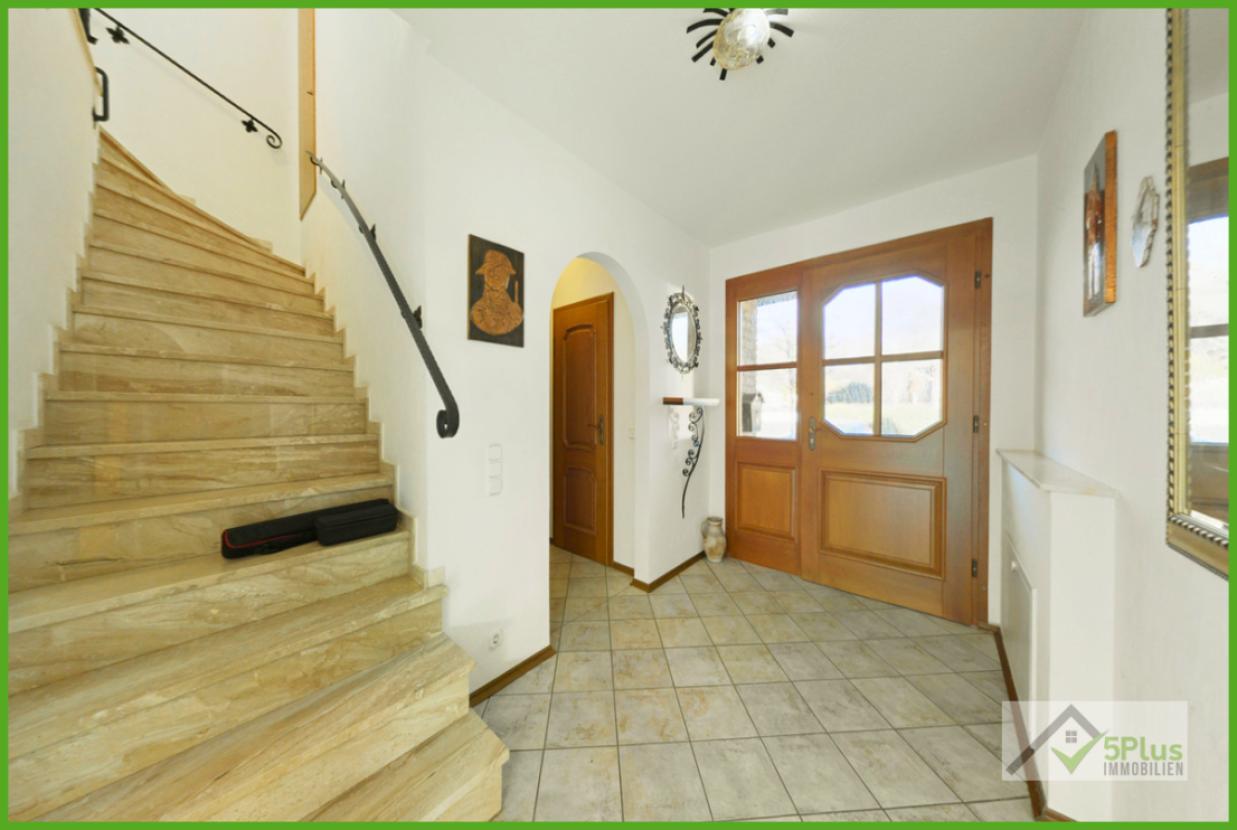 5Plus Immo Haus zur Miete Inden/Altdorf Eingangsbereich