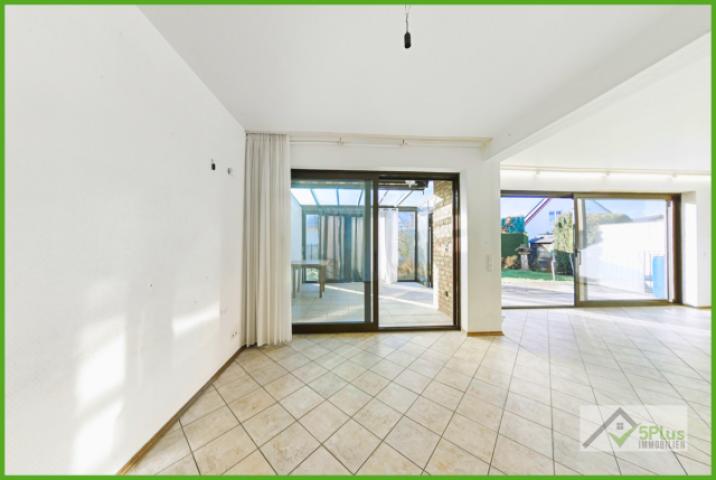 5Plus Immo Haus zur Miete Inden/Altdorf Wohn- und Esszimmer