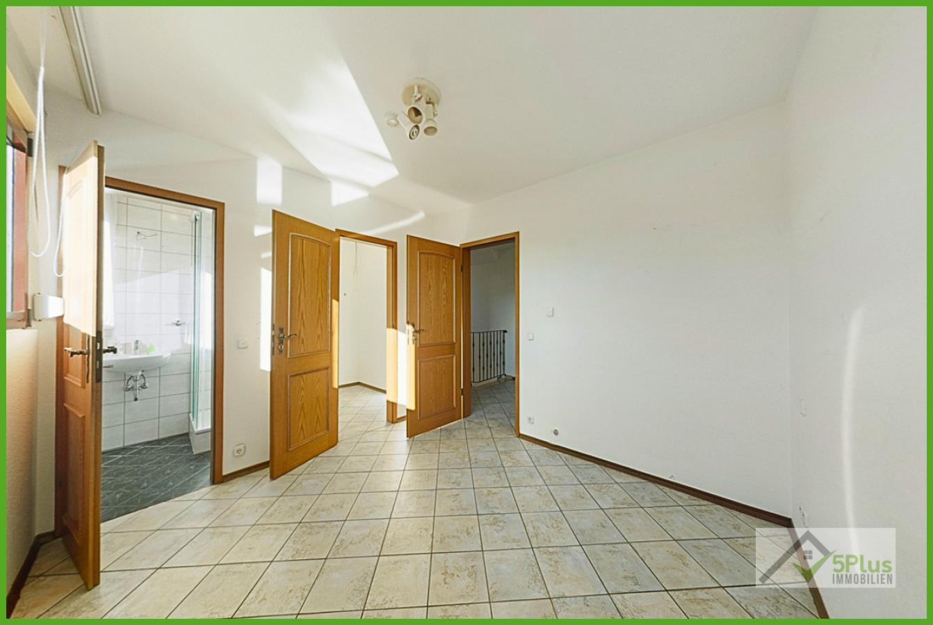 5Plus Immo Haus zur Miete Inden/Altdorf Schlafzimmer 1