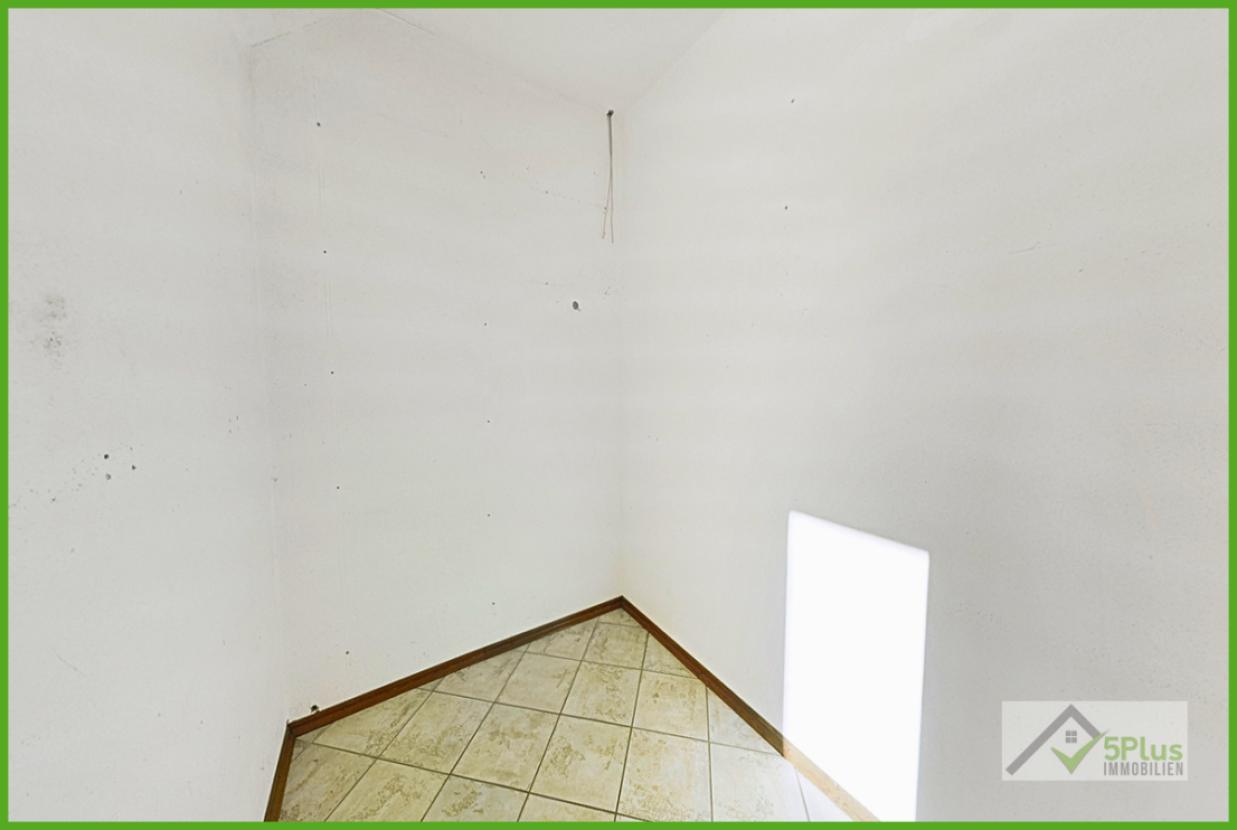 5Plus Immo Haus zur Miete Inden/Altdorf Ankleidezimmer