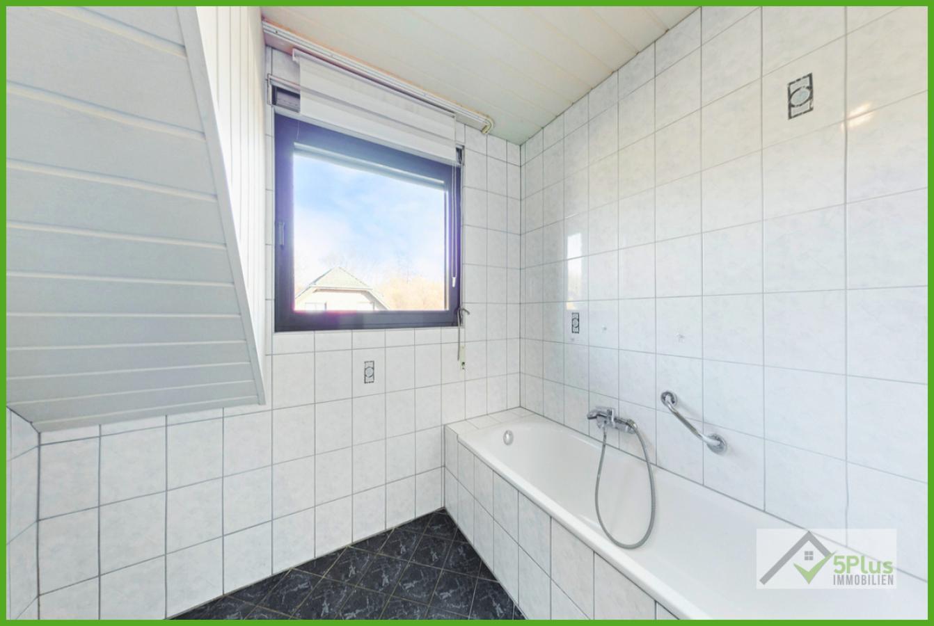 5Plus Immo Haus zur Miete Inden/Altdorf Badezimmer