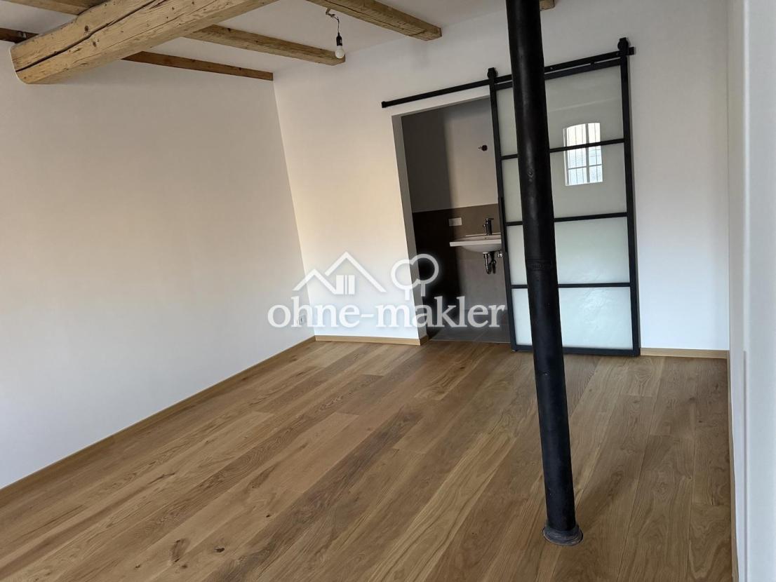 Großes Zimmer EG (zum Bad)