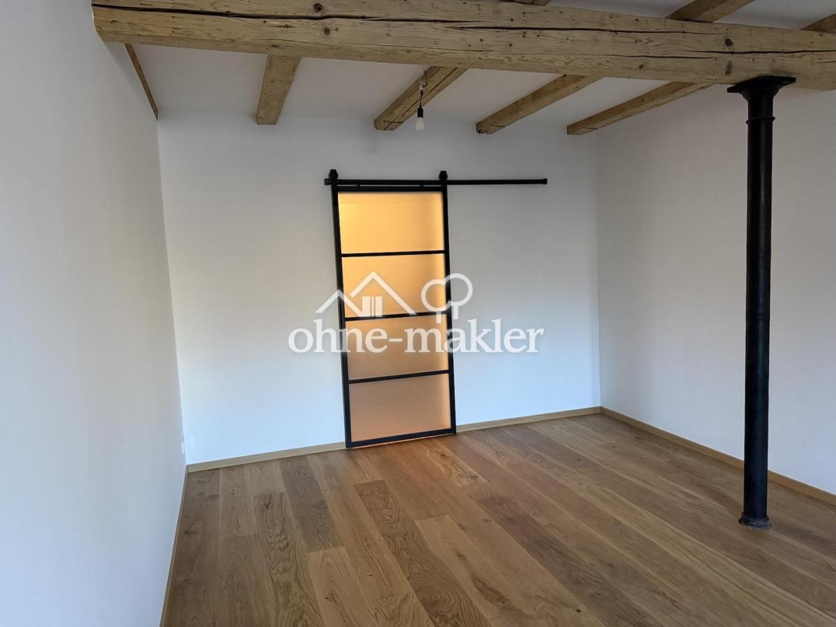 Großes Zimmer EG (zum Bad)