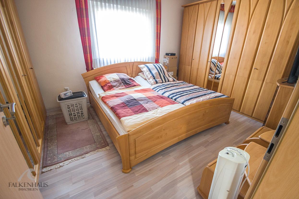 Elternschlafraum angrenzend an der Küche im Erdgeschoss