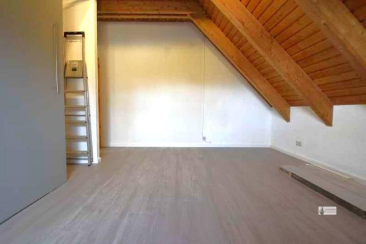 Schlafzimmer noch mit Restvinylboden