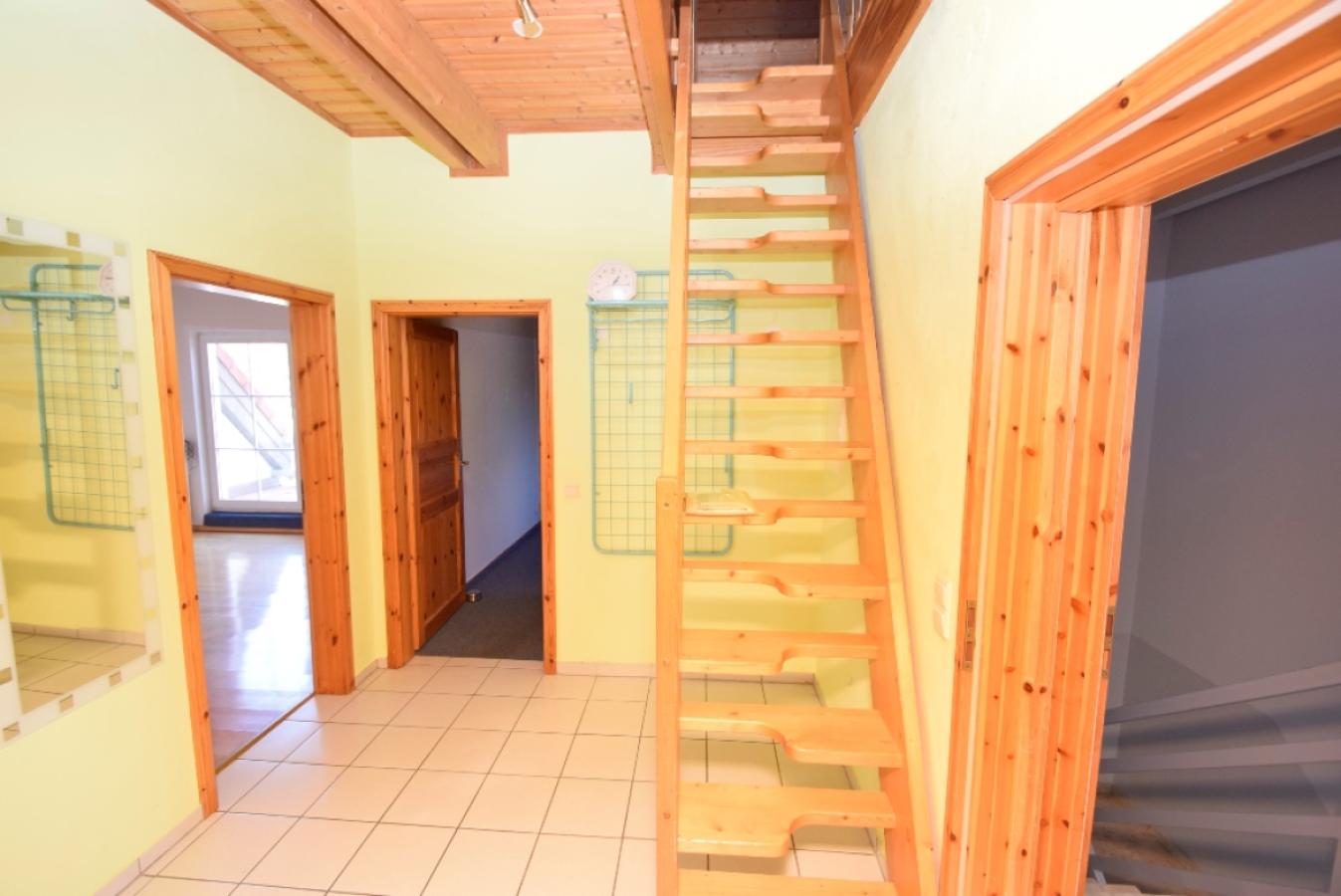 19. Treppenaufgang zum Spitzboden