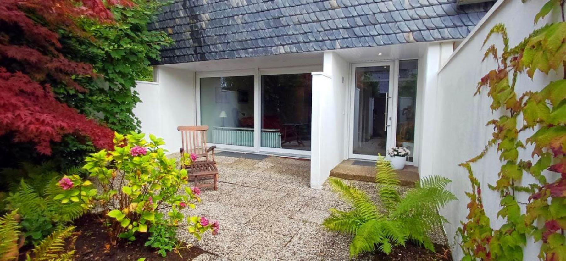 Vorgarten mit Hauseingang