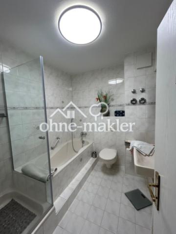 Bad mit Echtglasdusche