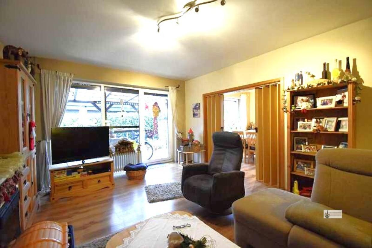 Blick zur Falttür zum Esszimmer