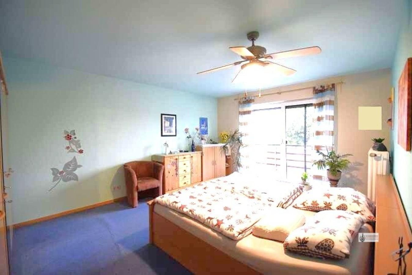 2. Schlafzimmer mit Balkon