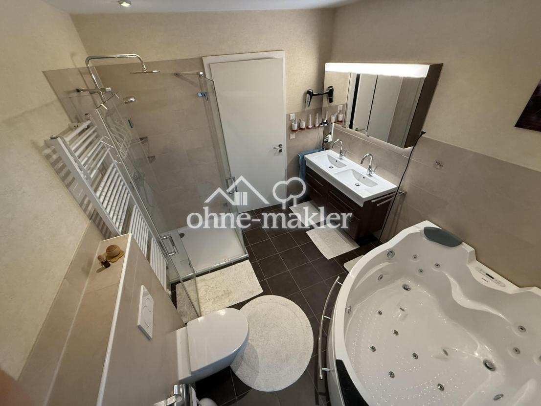 Whirlpool im Bad im OG