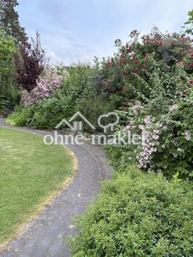 Weg in den hinteren Garten