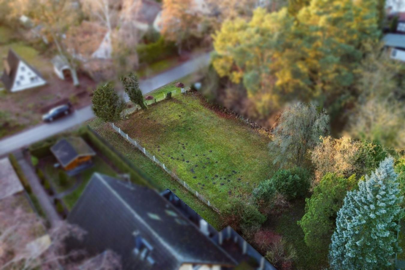 Luftbild von hinten auf das Grundstück