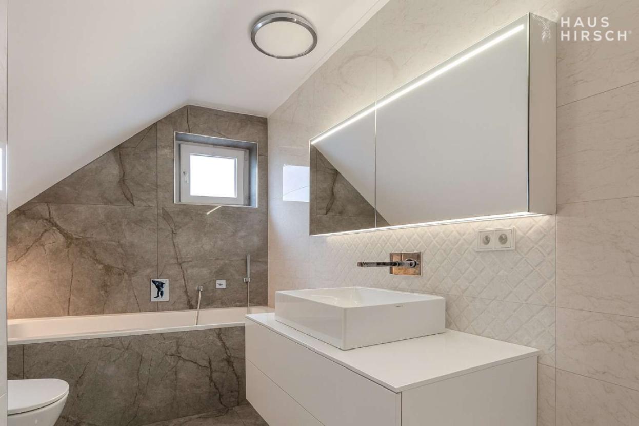 Badezimmer mit Wanne