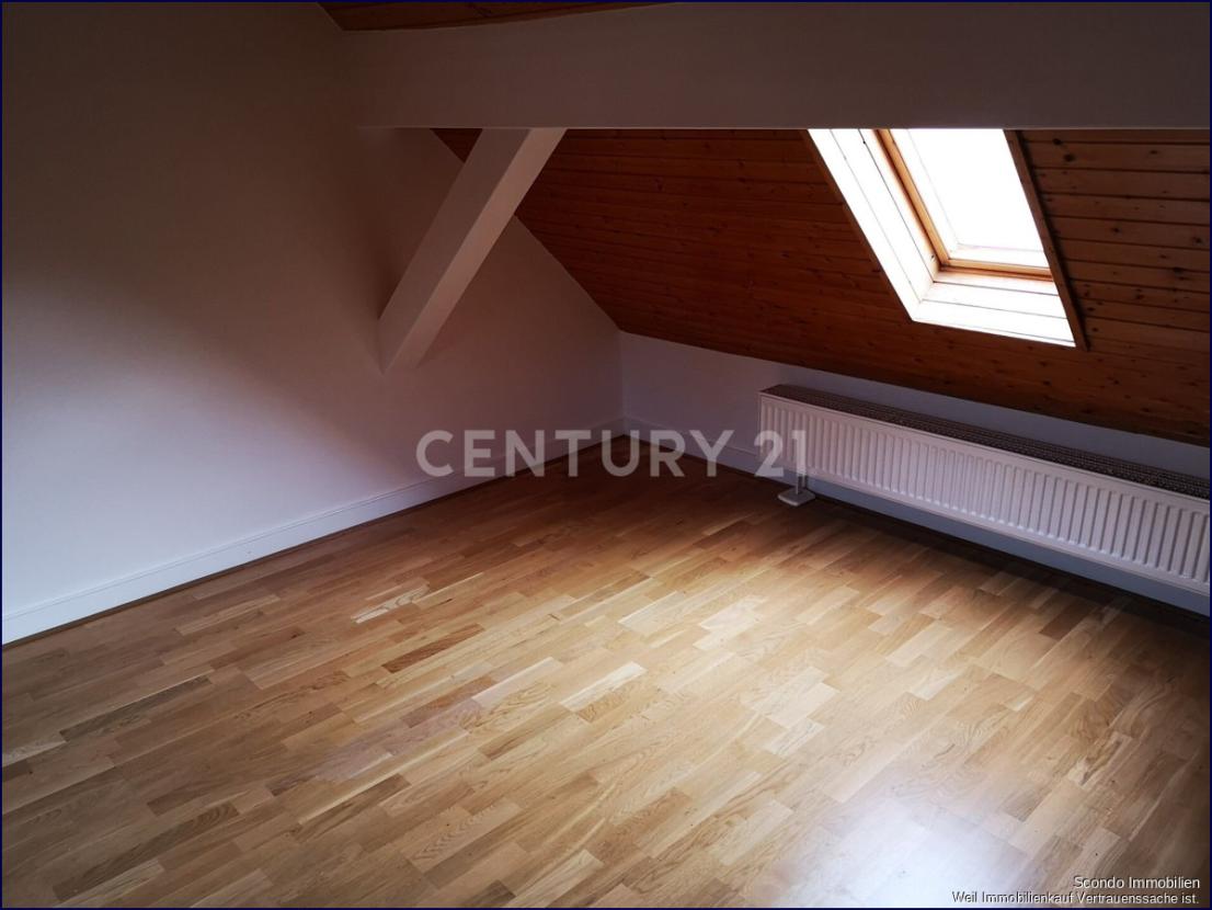 Zimmer der Wohnung im Dachgeschoss.jpg