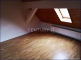 Zimmer der Wohnung im Dachgeschoss.jpg