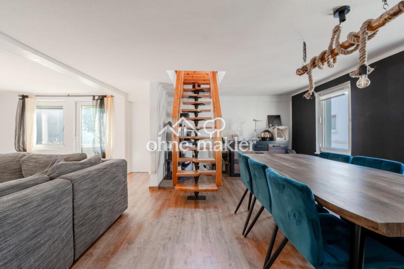 Wohn- Essbereich inkl. Treppe