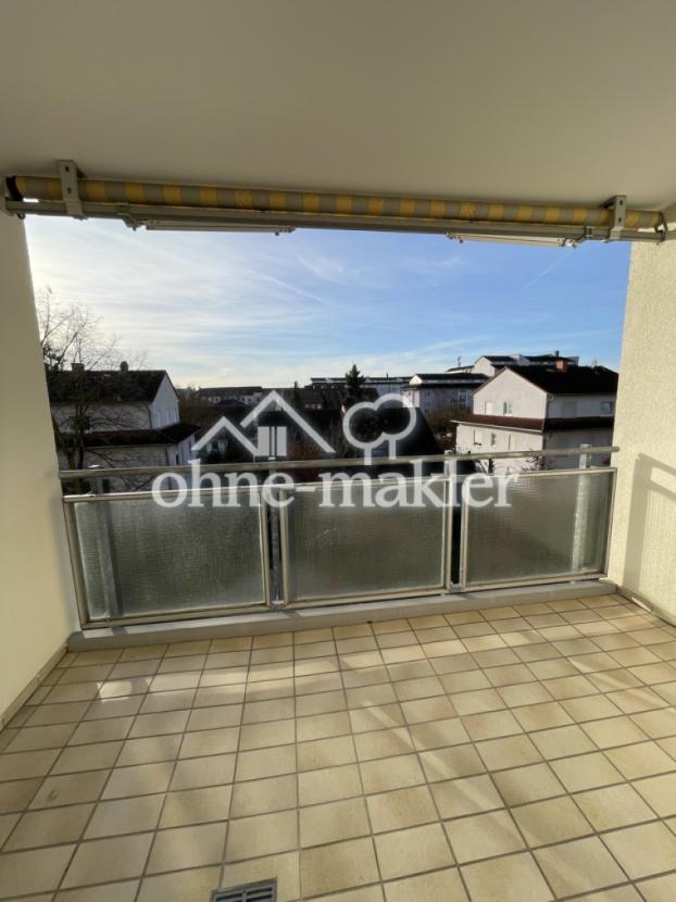 Loggia mit Sonnenmarkise