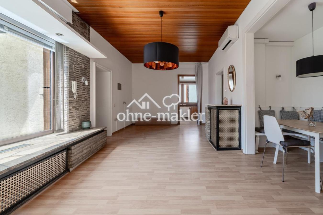 Wohn-Essbereich vor Renovierun