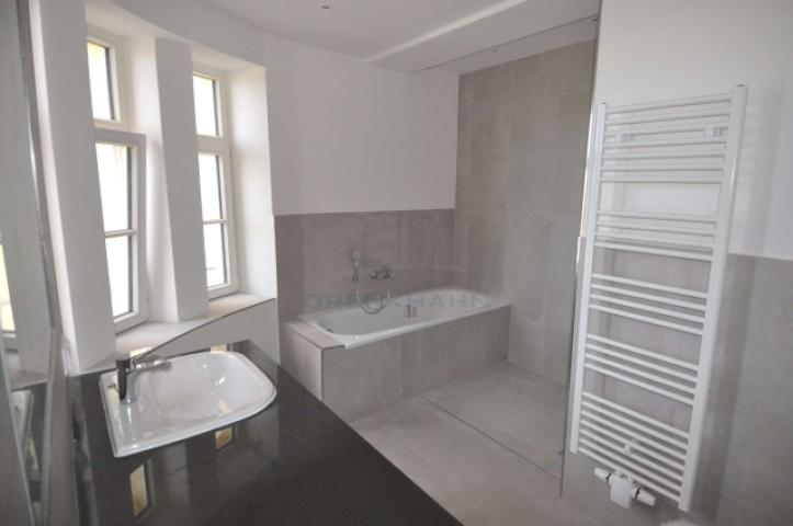 Badezimmer mit Rundbogen