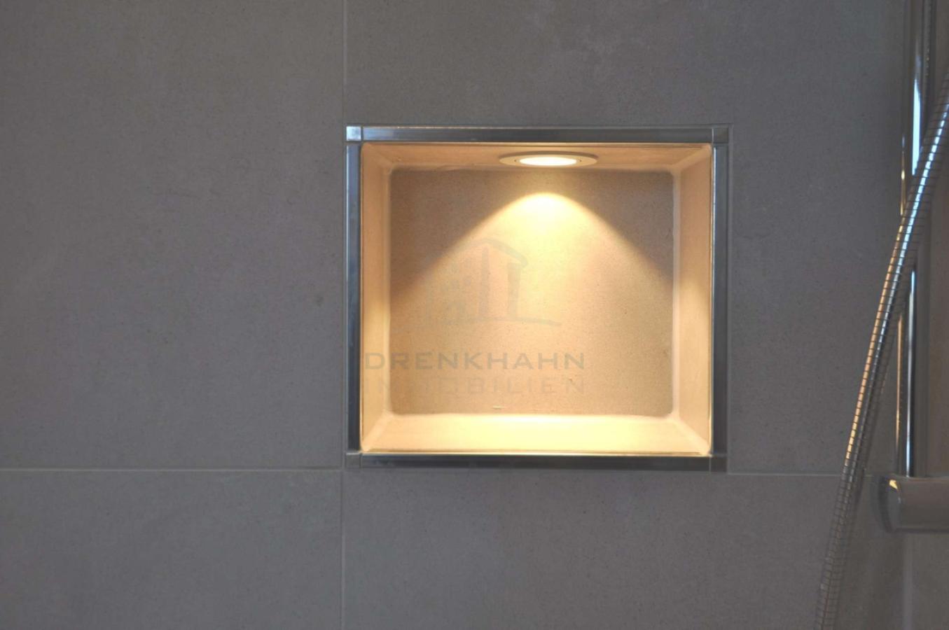 beleuchtete Duschablage