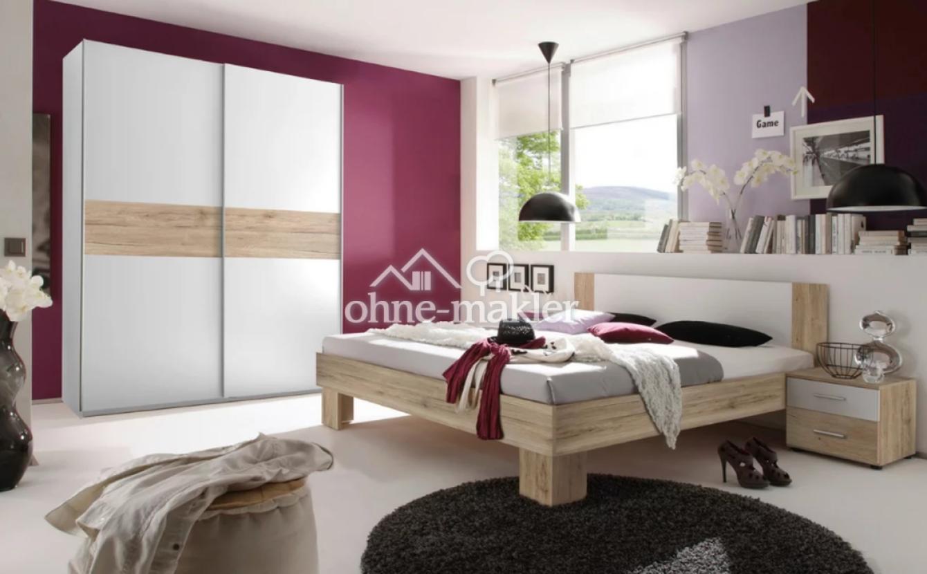 Bett in Schlafzimmer