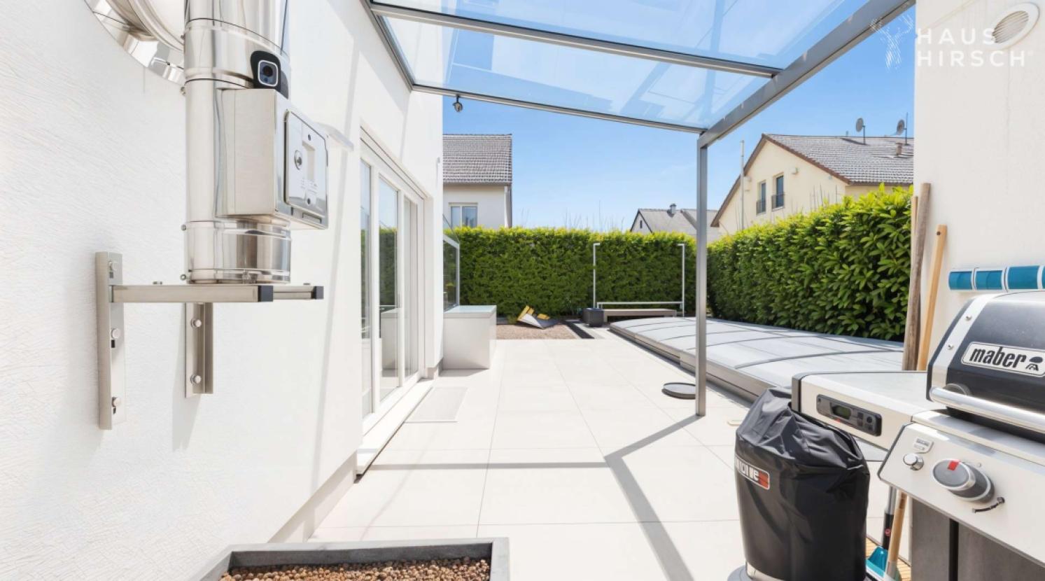 Außenbereich mit Pool 