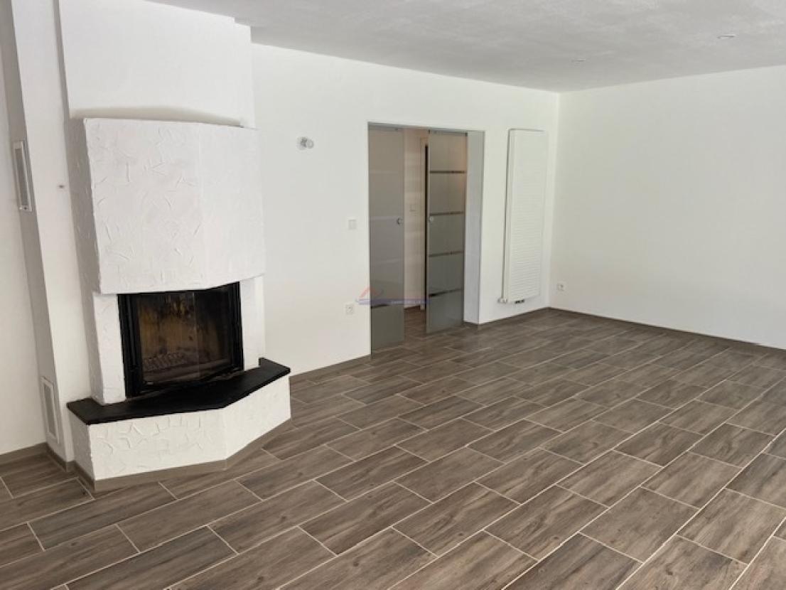 Wohnzimmer Blickrichtung Flur