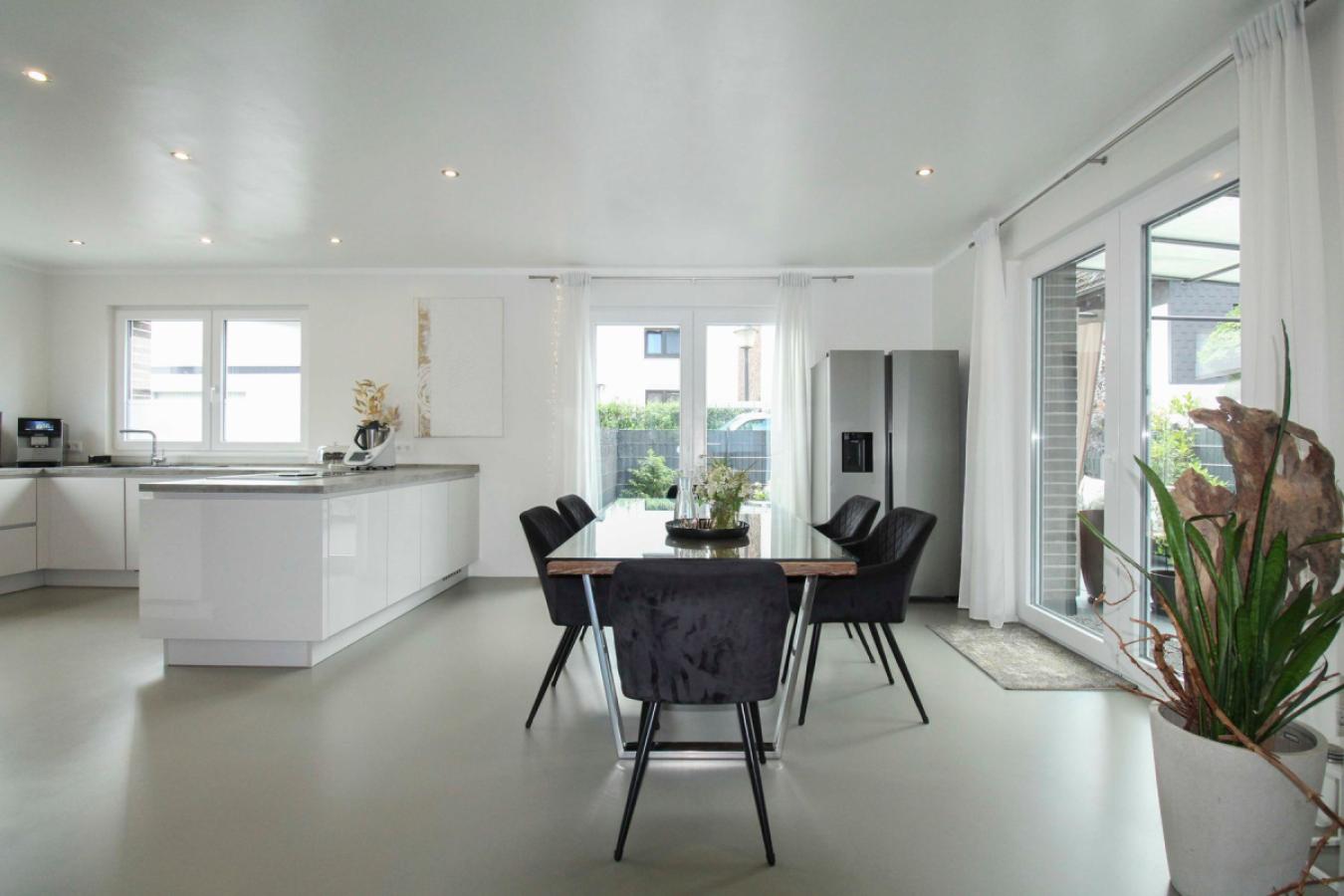 Küche und Essbereich