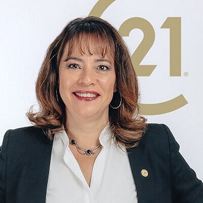 Rocio Mendoza, Immobilienberaterin