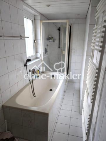 Bad EG mit Badewanne und Dusch